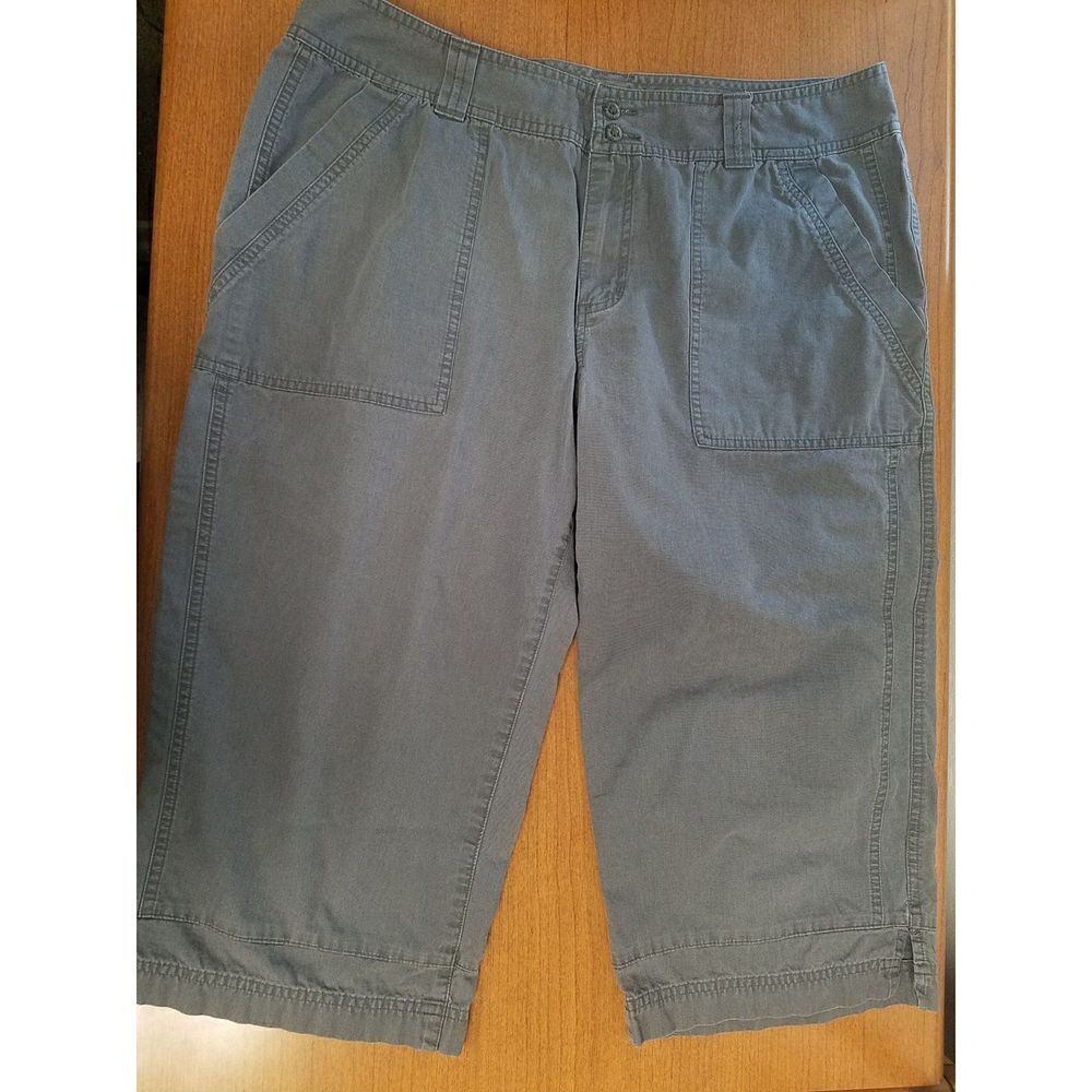 Columbia woman's 14 capris